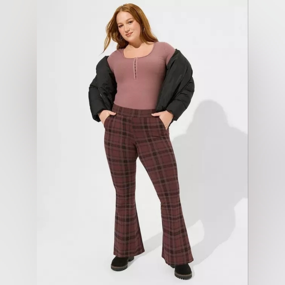 Super Soft Rib Scoop Neck Hook and Eye Long Sleeve Top - PLUS 00/ M/L/ 10 (D6-7)